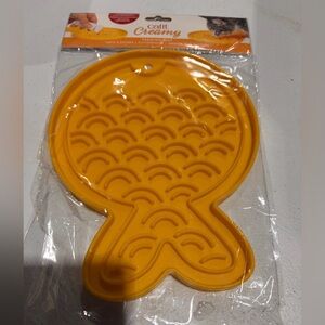 🌙 B99 Catit Creamy Fish-Shaped Cat Lick Mat